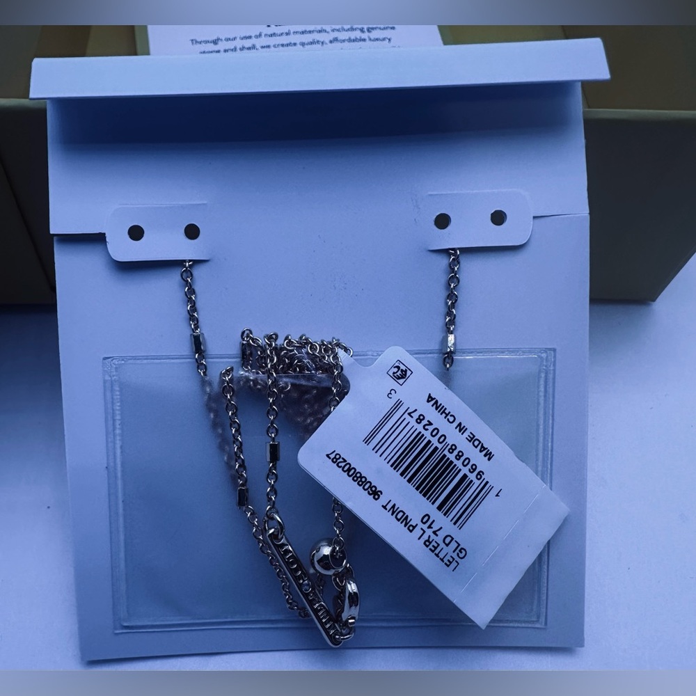 Kendra Scott Gold 'L' Pendant Necklace New In Box with Tags - Picture 6 of 7